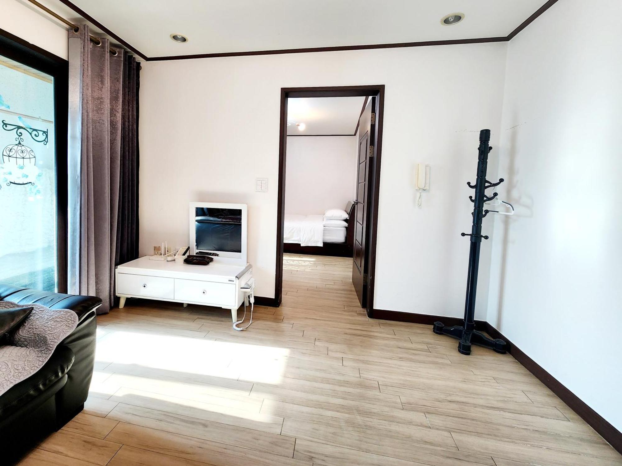 Pureun Jeju Pension Szogüpho Kültér fotó