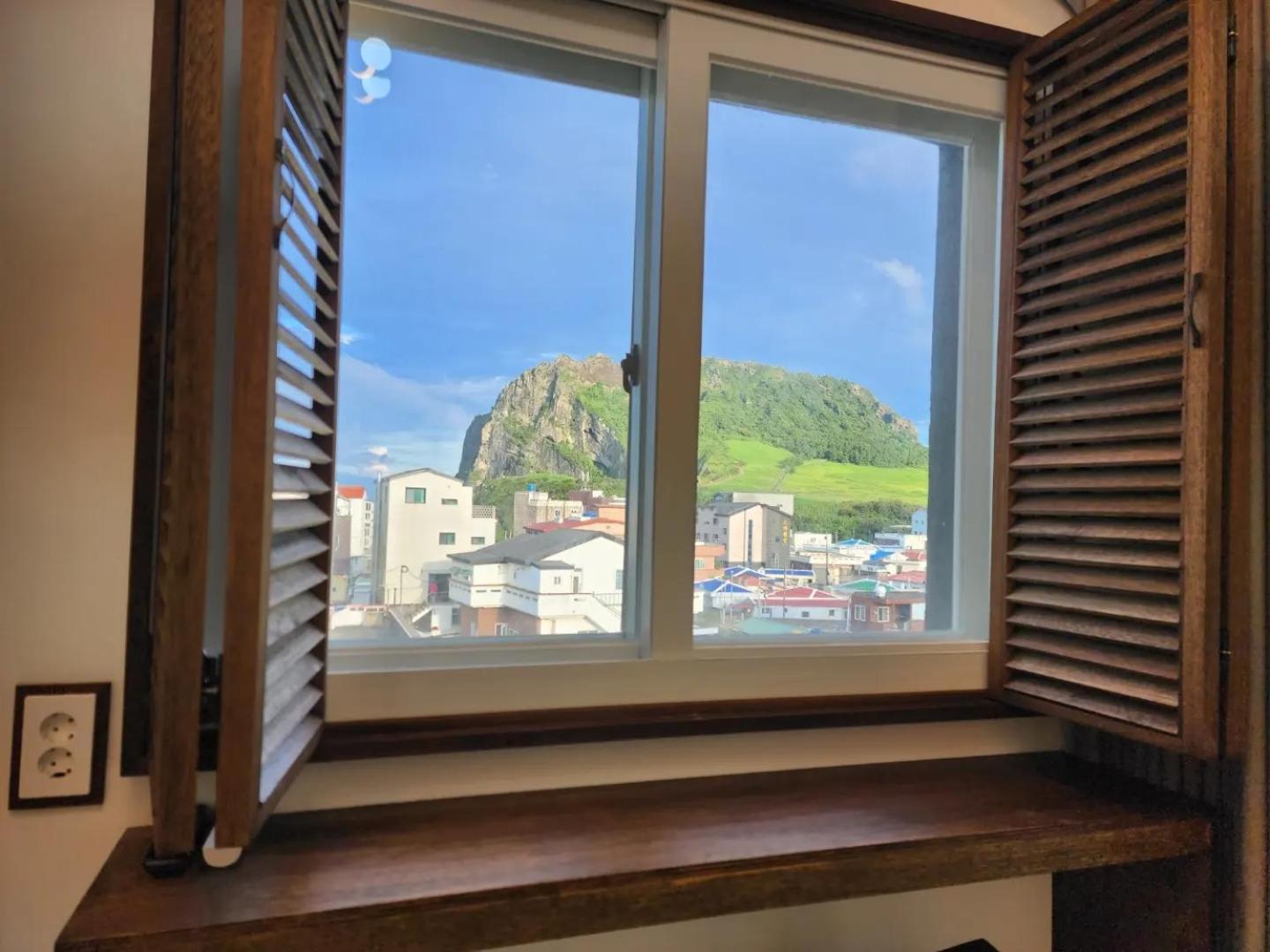 Pureun Jeju Pension Szogüpho Kültér fotó
