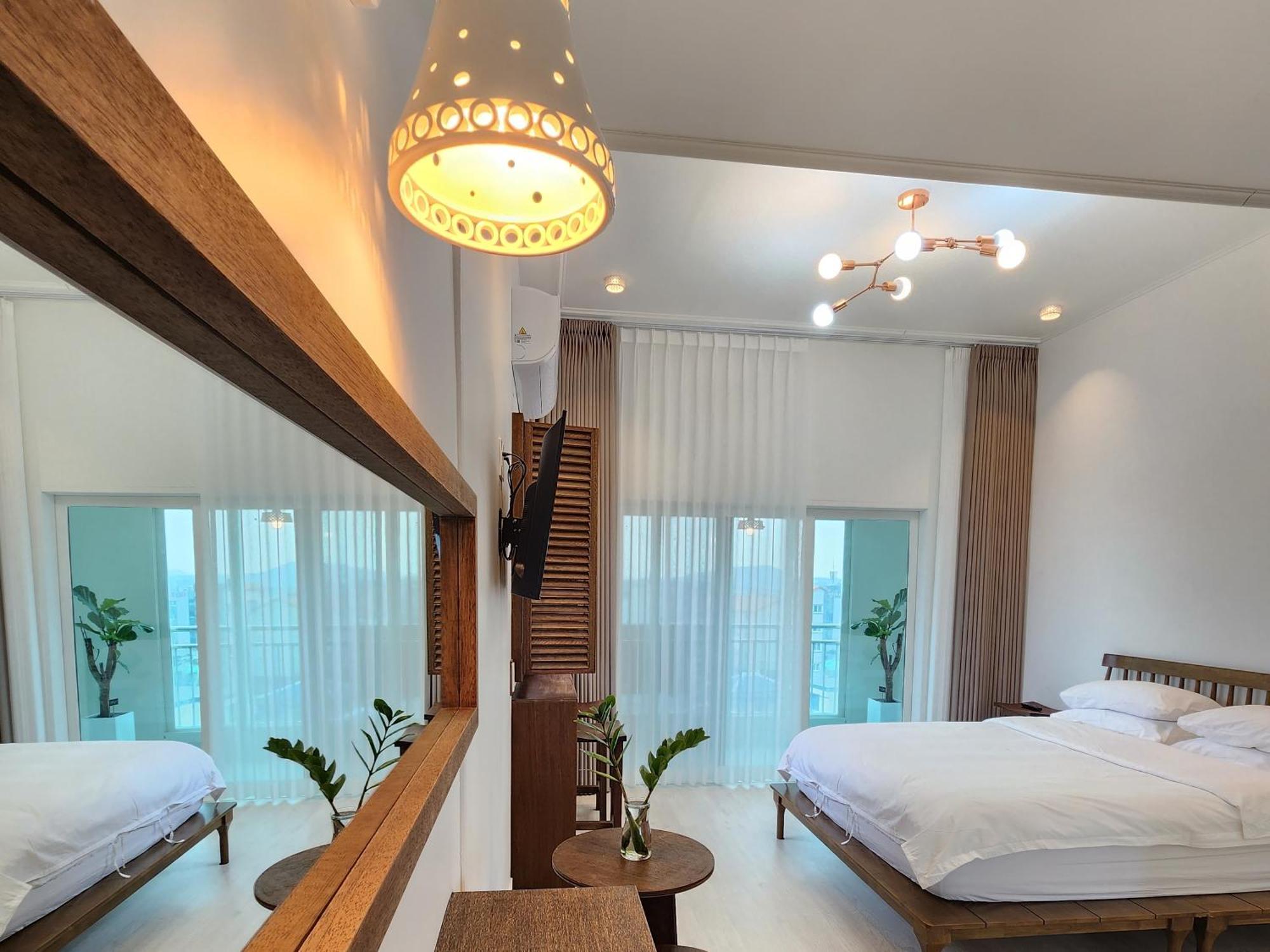 Pureun Jeju Pension Szogüpho Kültér fotó