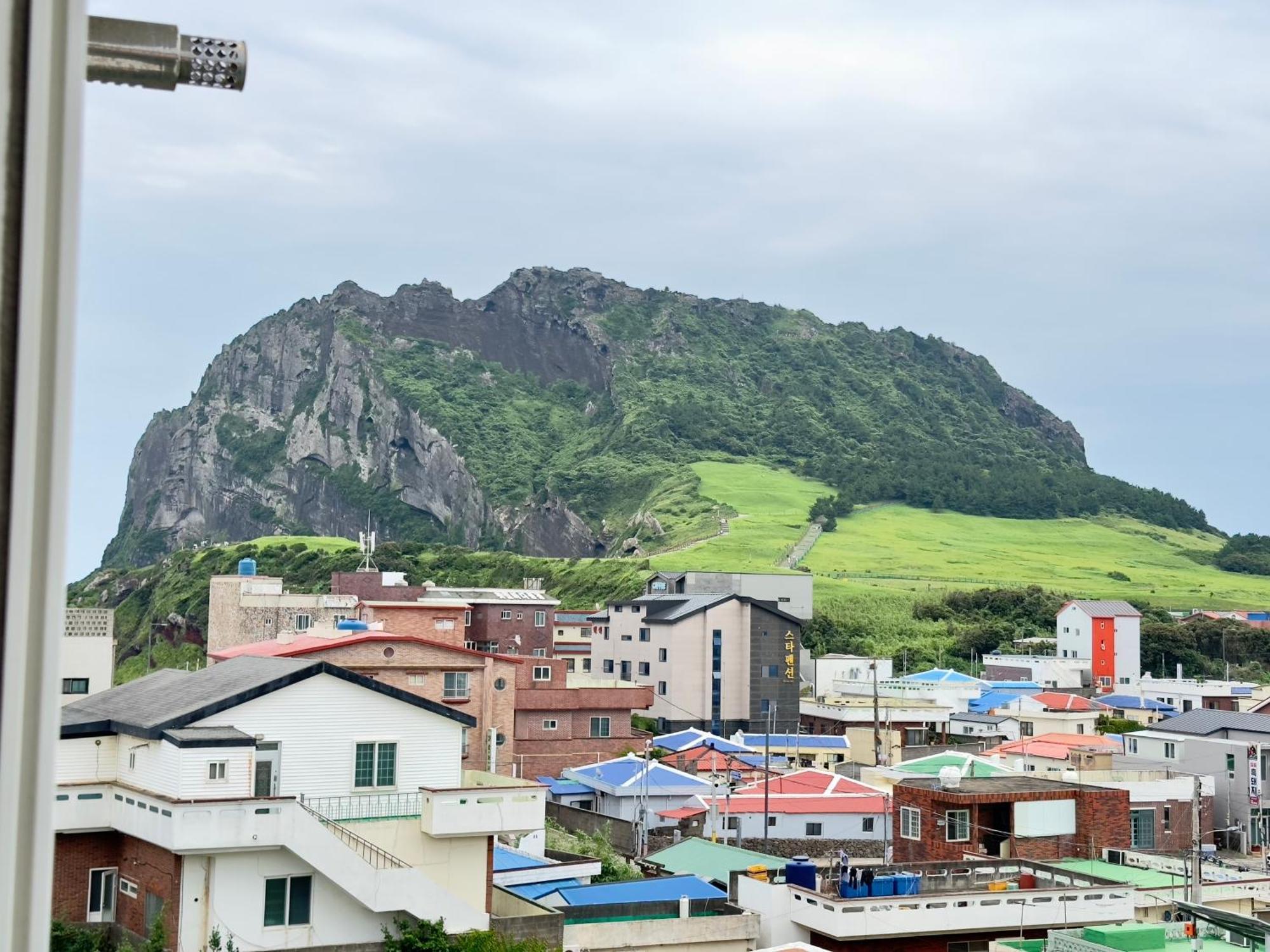Pureun Jeju Pension Szogüpho Kültér fotó
