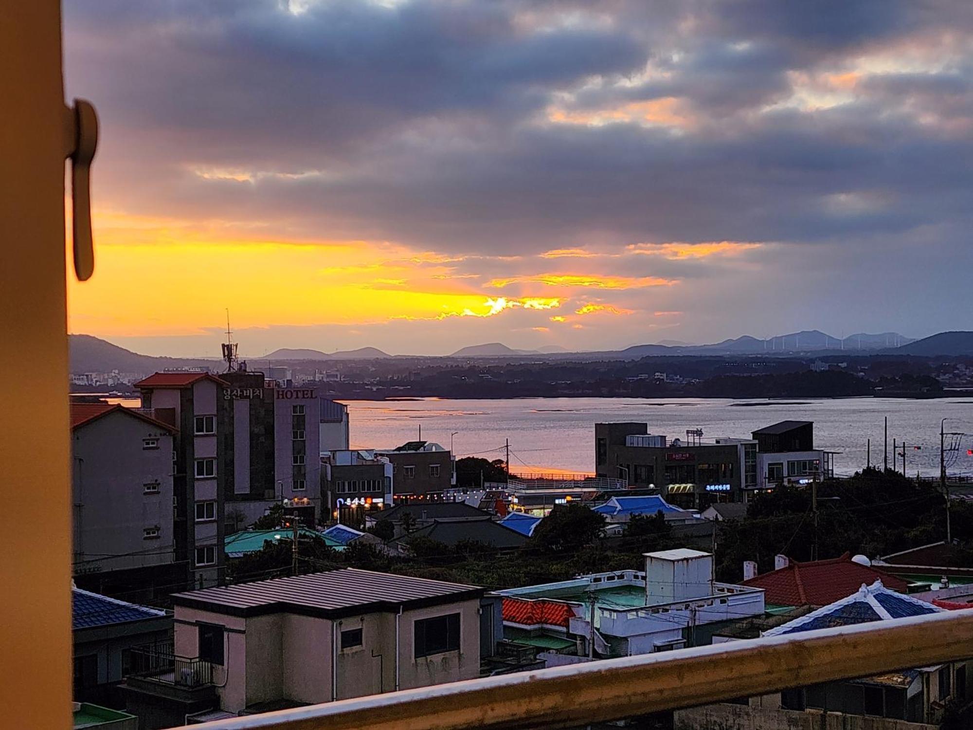 Pureun Jeju Pension Szogüpho Kültér fotó
