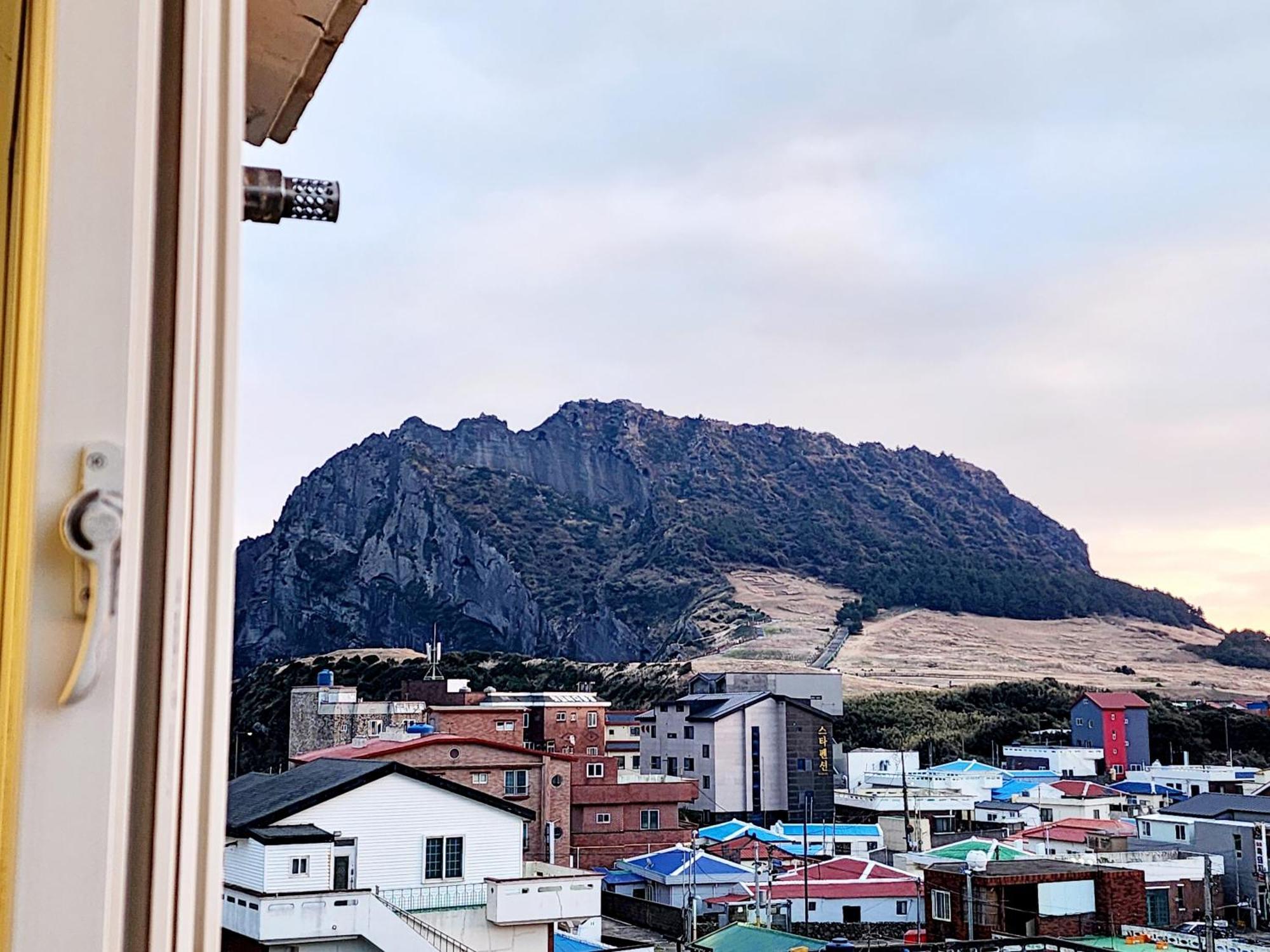 Pureun Jeju Pension Szogüpho Kültér fotó