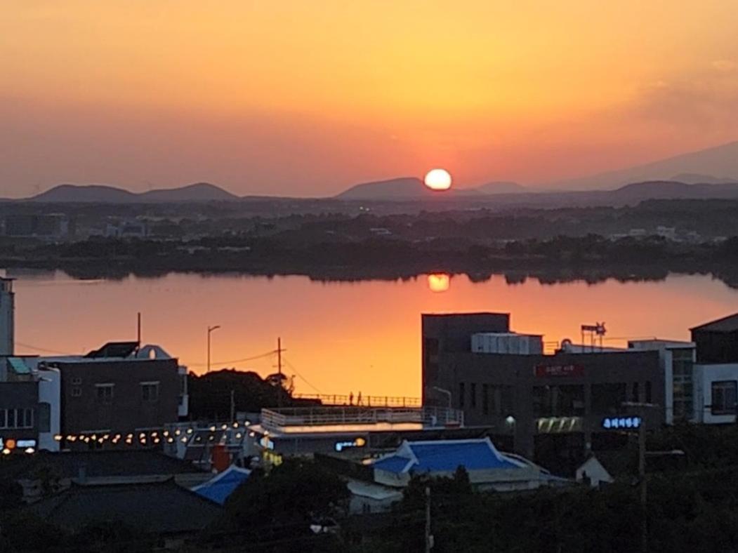 Pureun Jeju Pension Szogüpho Kültér fotó
