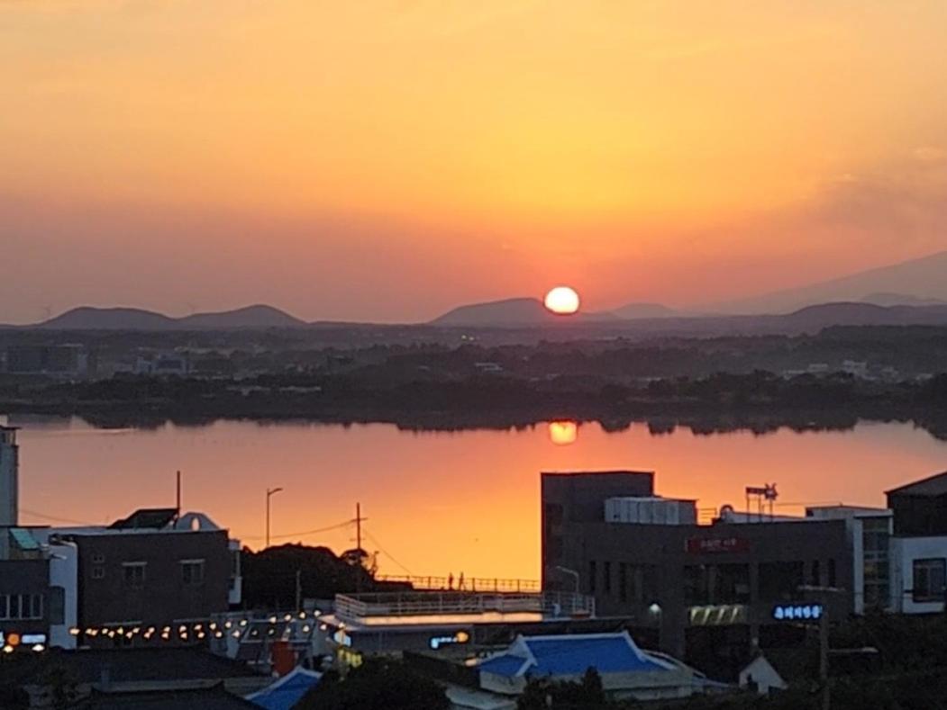 Pureun Jeju Pension Szogüpho Kültér fotó