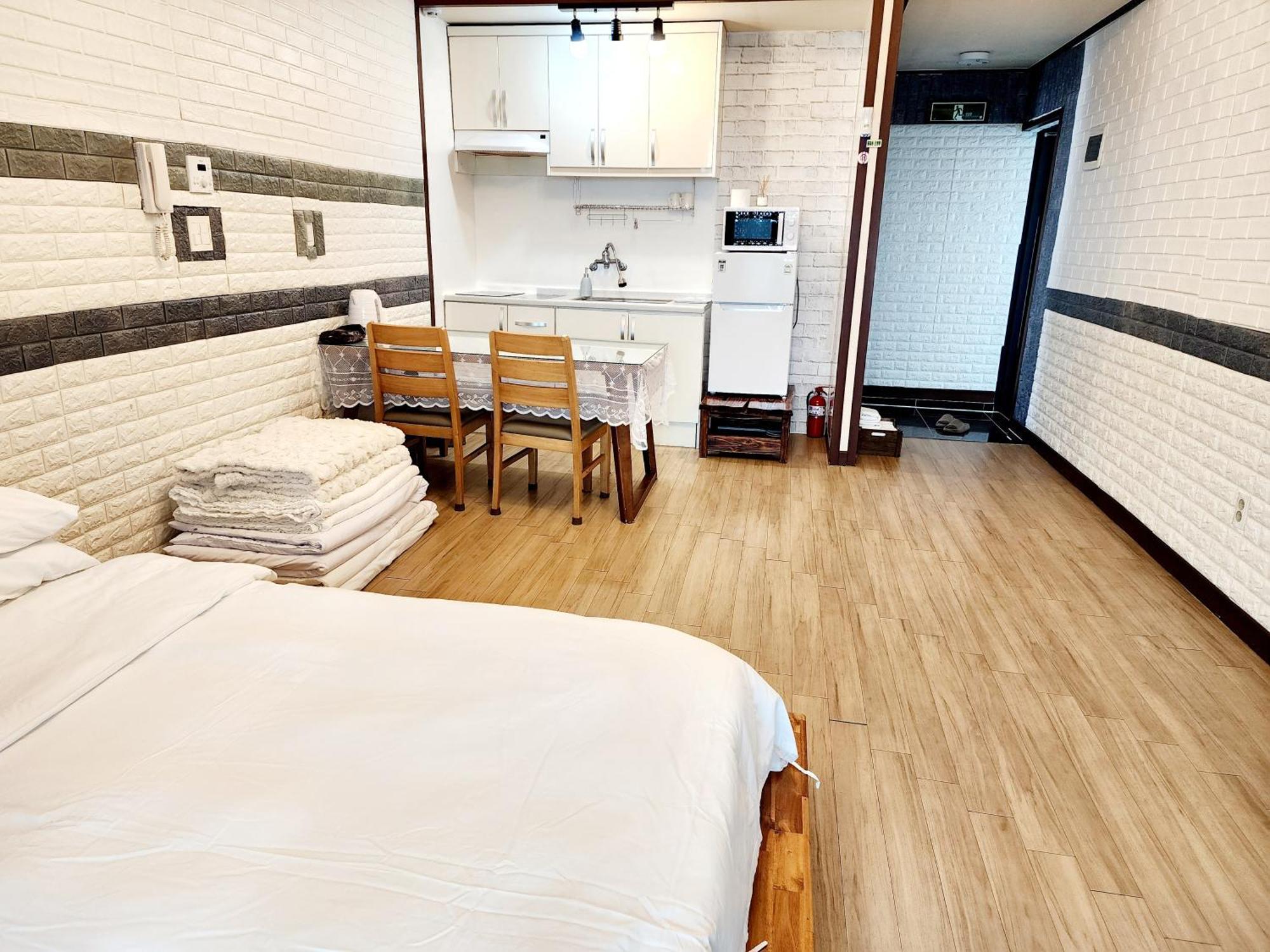 Pureun Jeju Pension Szogüpho Szoba fotó